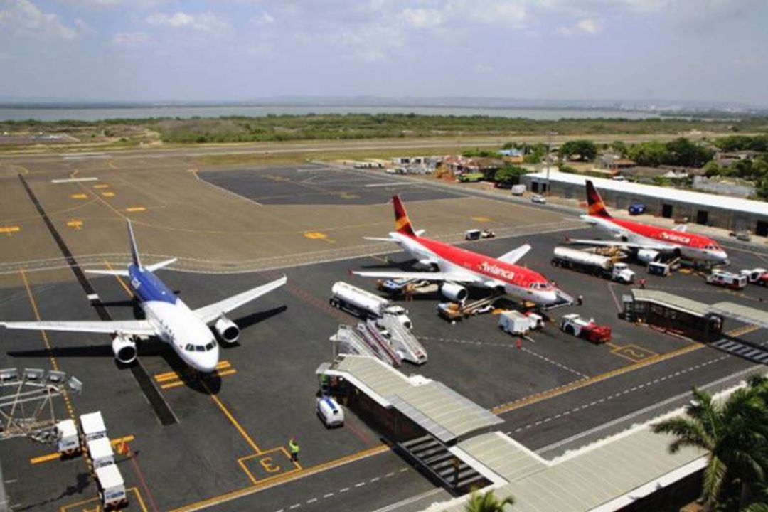 Avión aterriza de emergencia en Cartagena por afección cardíaca de pasajero: Avión aterriza de emergencia en Cartagena por afección cardíaca de pasajero