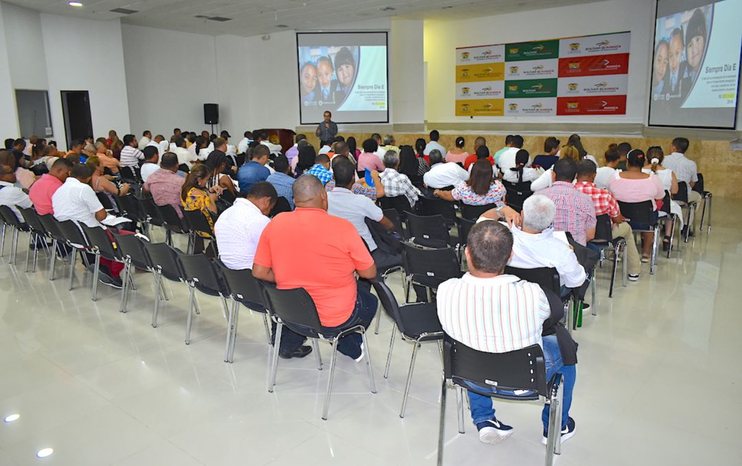 Colegios de Bolívar reciben material pedagógico de estrategia "Día E": Colegios de Bolívar reciben material pedagógico de estrategia "Día E"