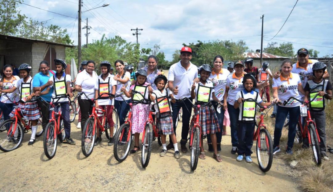 Entregan 44 bicicletas a estudiantes de San Jacinto del Cauca: Entregan 44 bicicletas a estudiantes de San Jacinto del Cauca