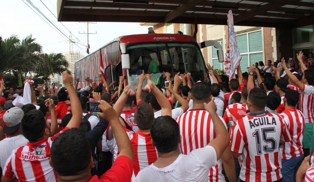 Con caravana celebraron hinchas del Junior clasificación a la Suramericana: Con caravana celebraron hinchas del Junior clasificación a la Sudamericana
