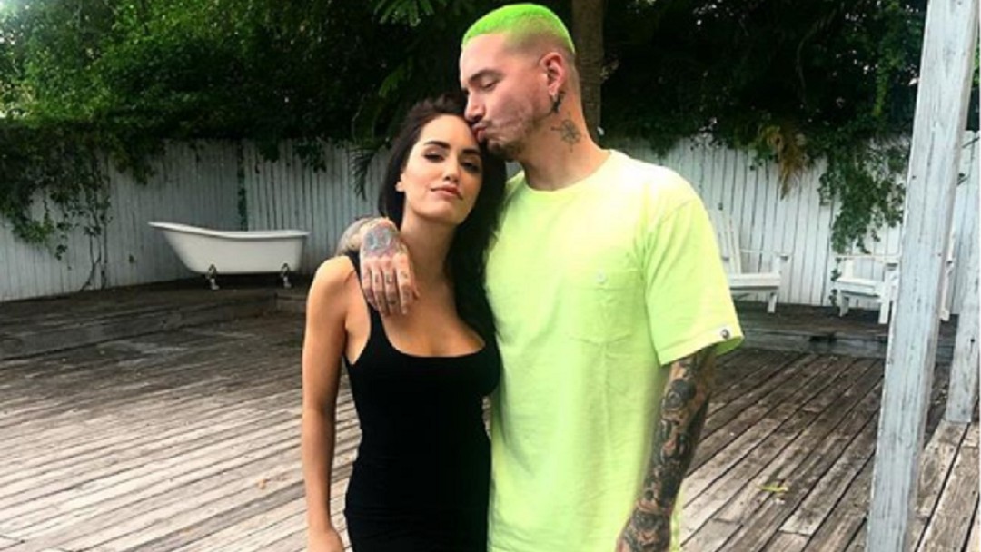 El tremendo beso de J Balvin y Lali Espósito