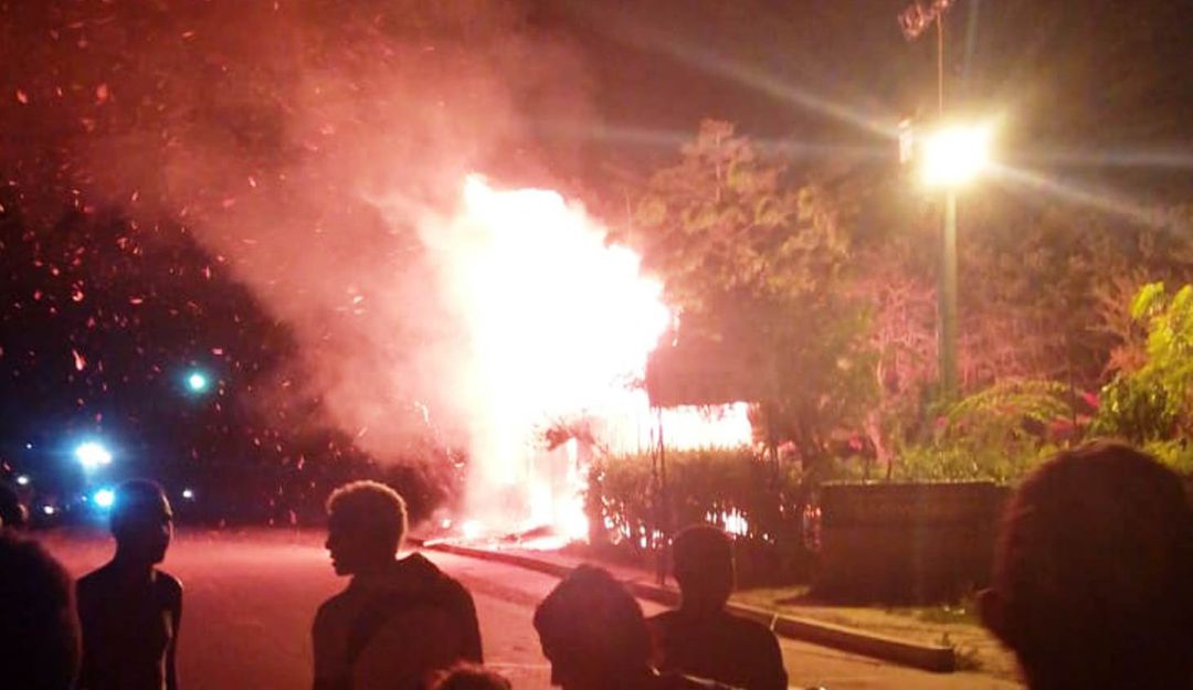 Incendio destruyó bohío en colegio de la Isla de Barú en Cartagena: Incendio destruyó bohío en colegio de la Isla de Barú en Cartagena