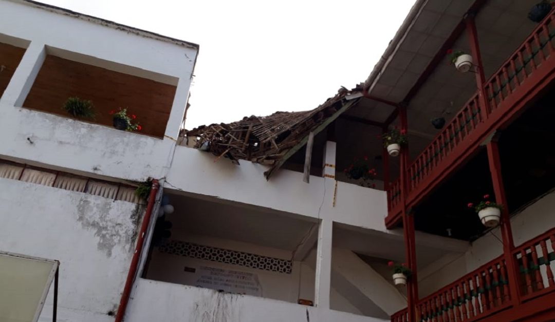 Salamina, colapso del techo, Docentes, Estudiantes, Colegio: Colegio en Salamina pierde su techo