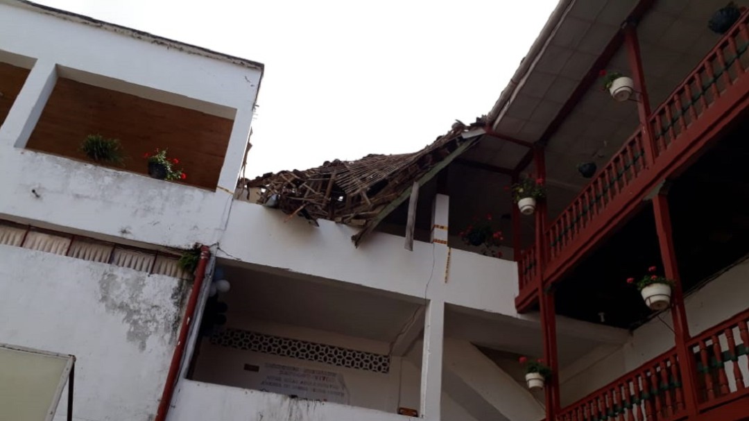 Colegio en Salamina pierde su techo