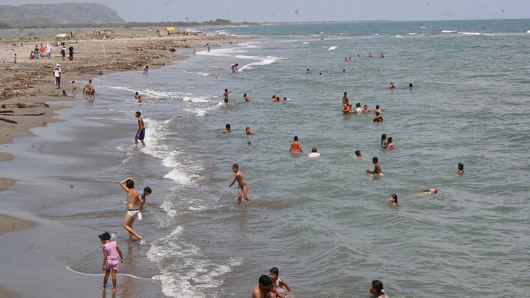 Dimar alerta a bañistas por olas de 3 metros de altura