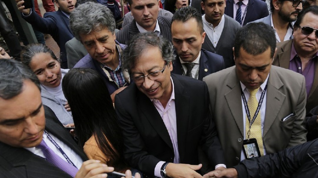Abogado de Uribe busca extraquetos para que hablen en mí contra: Petro