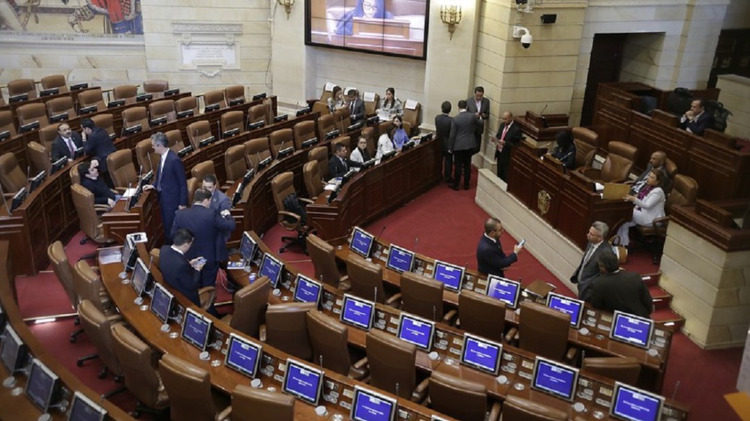 Liberalismo reúne firmas para eliminar IVA a trabajadores independientes