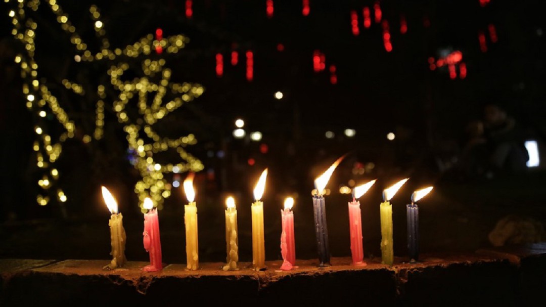 Tres quemados leves por celebración de velitas en Bogotá