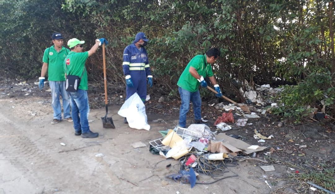Limpieza de escombros en avenida del Lago en Cartagena: Limpieza de escombros en avenida del Lago en Cartagena