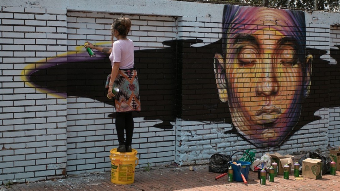 El arte urbano y el muralismo embellece subestaciones de energía