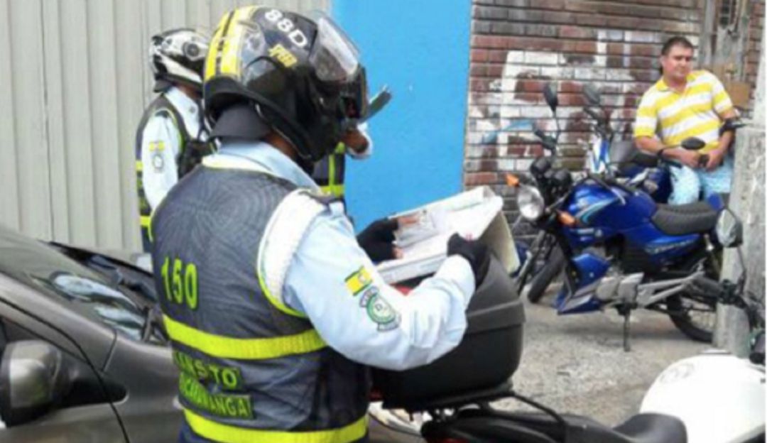 ROBO MOTOCICLETA: ¡Insólito! Robaron moto de alférez mientras atendía accidente