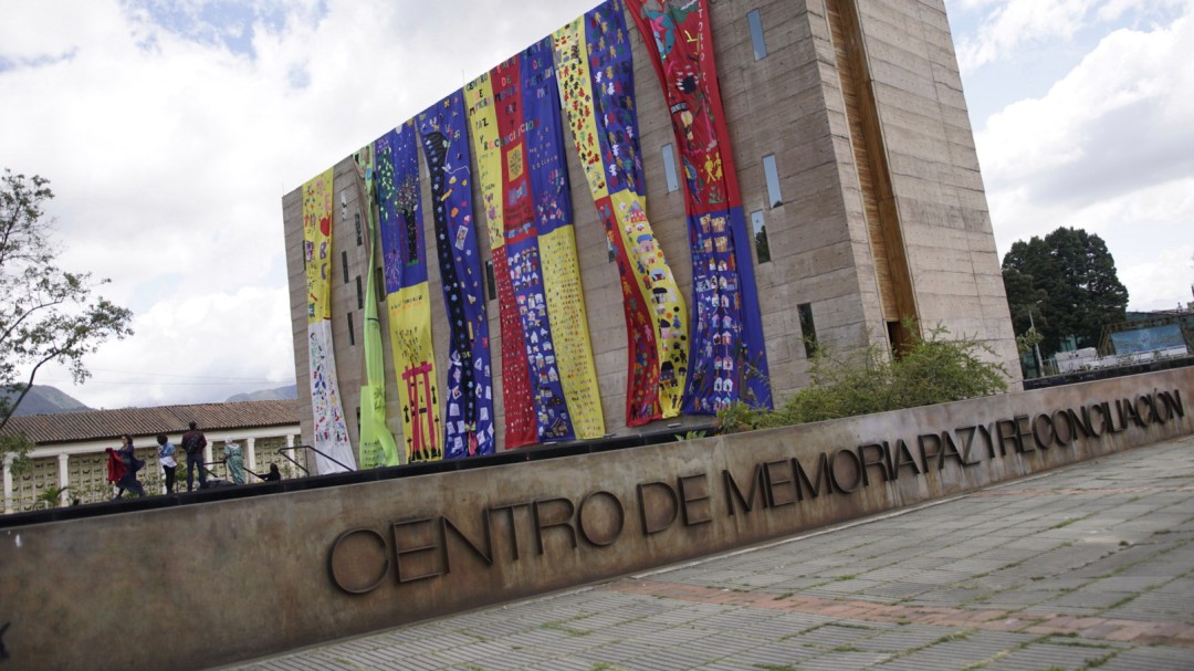 Organizaciones sociales piden un comité para elegir nuevo director del CNMH