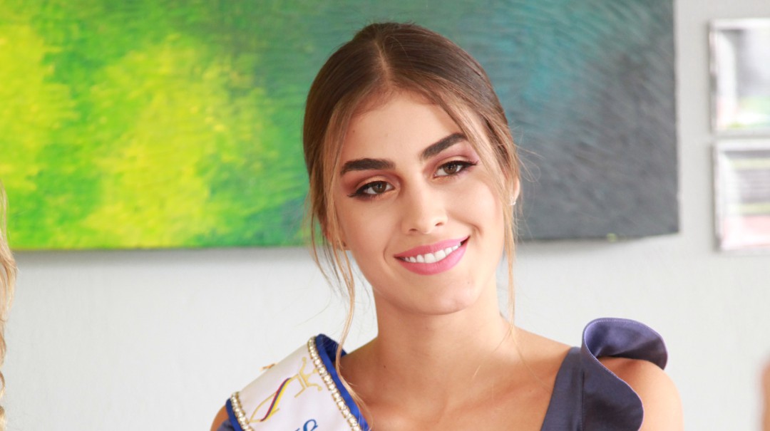 Señorita Colombia responde críticas por su traje típico