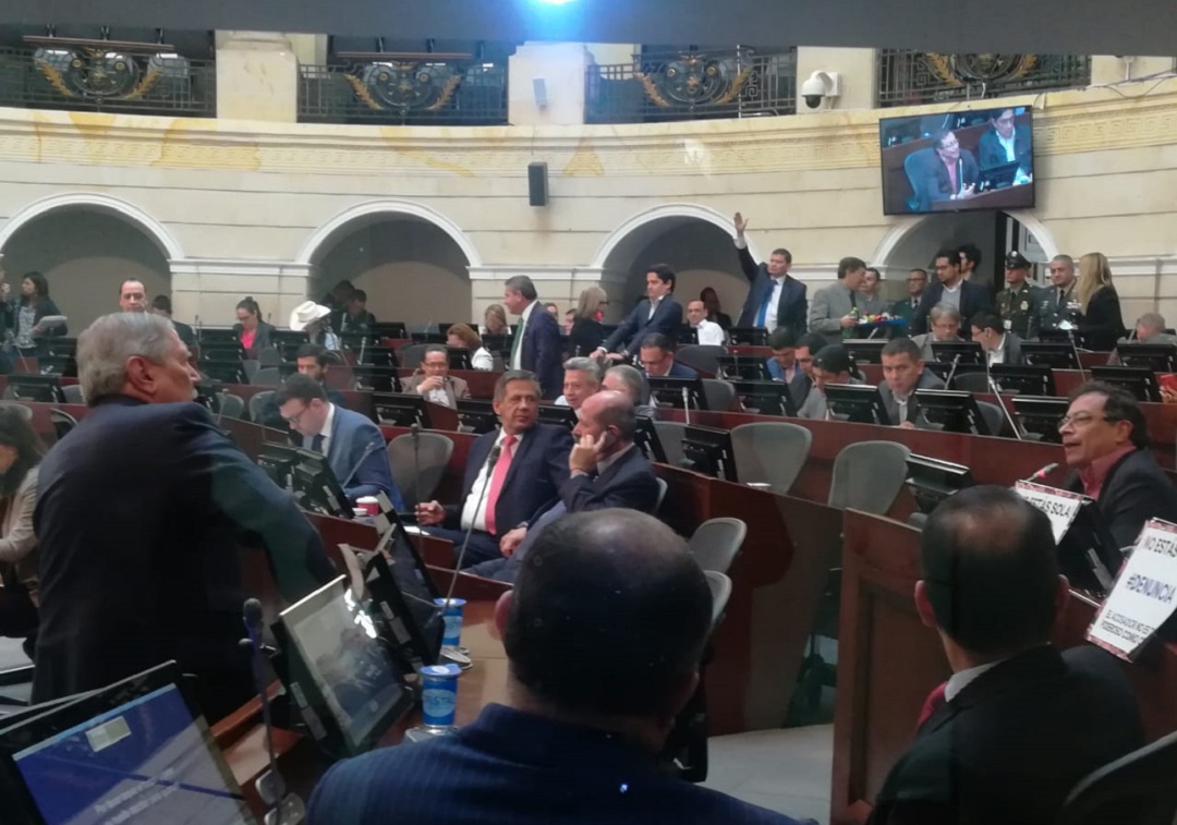 Agarrón entre Mindefensa y senador Petro