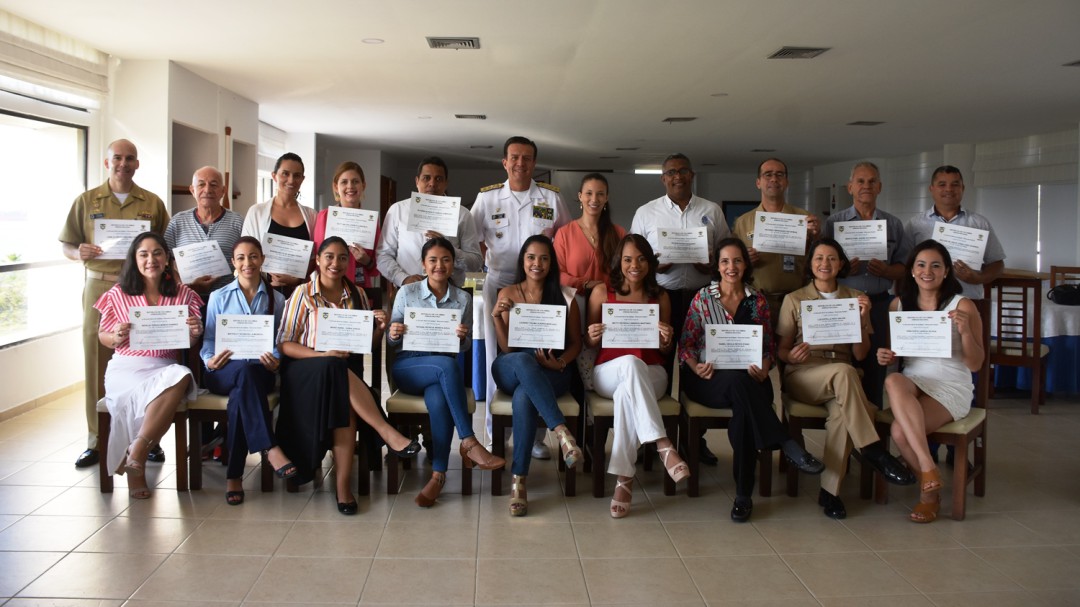 Ceremonia de clausura de cursos de inglés en la Escuela Naval de Cartagena