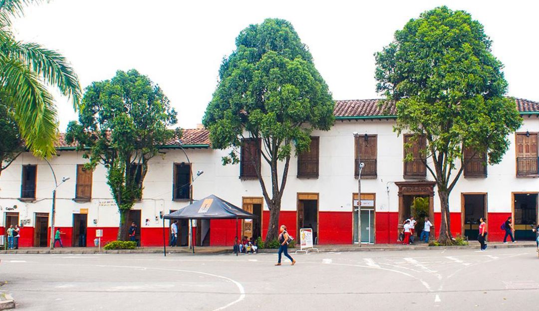 Vuelve y juega: paran construcción del Palacio Municipal de Caldas