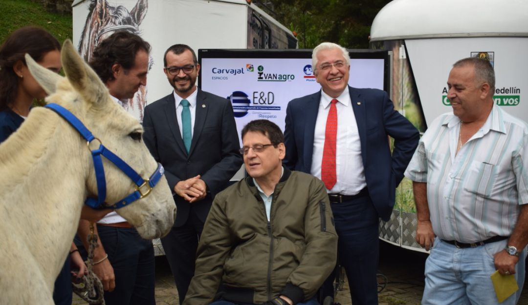 CAMBIO, MULAS, MOTOCARROS, CES, TRABAJO, CARGA: Familia cambio mulas por motocarros para transporte de materiales