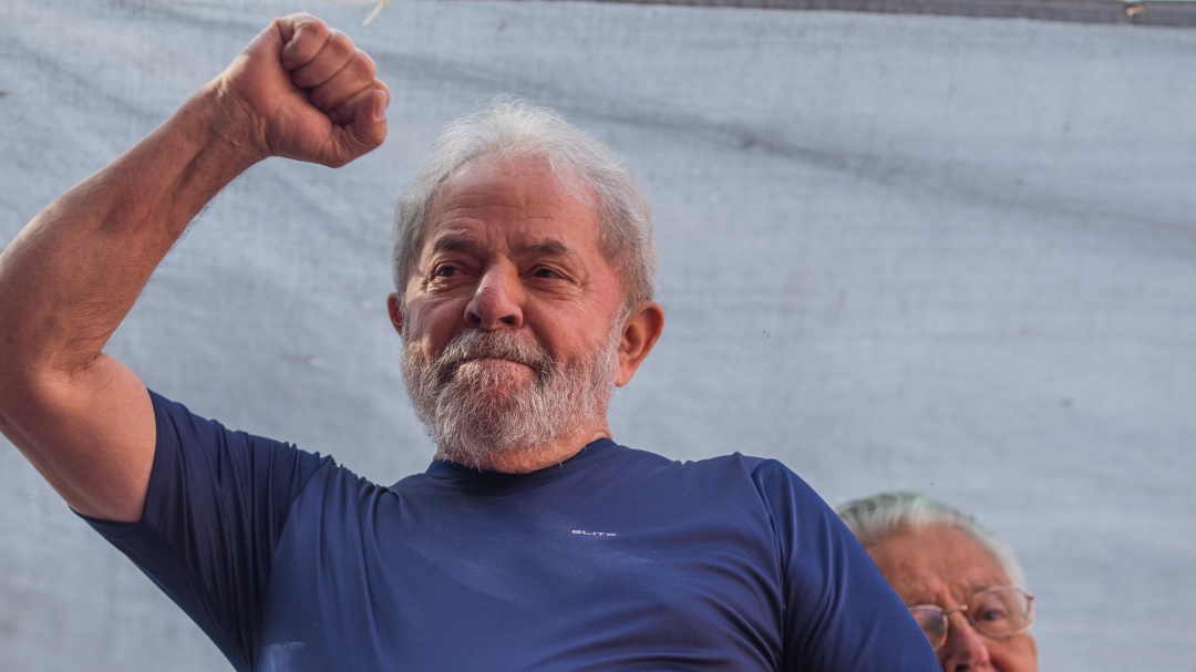 Lula dice que Brasil está gobernado por "una pandilla de locos"