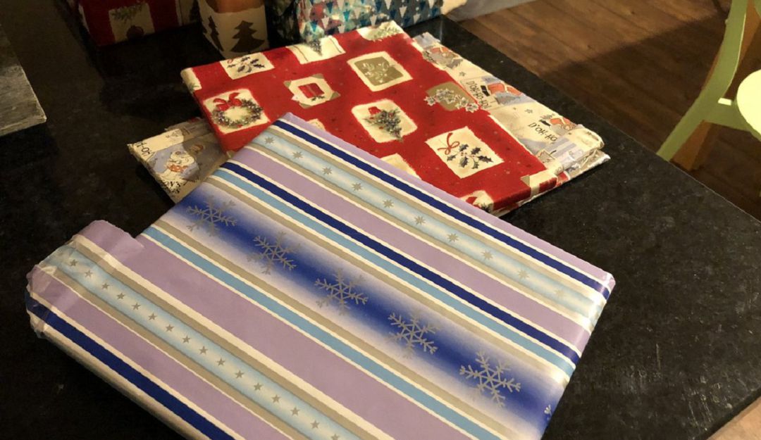 Abuelo le deja a su “nieta” 14 regalos para que abra uno por año en navidad