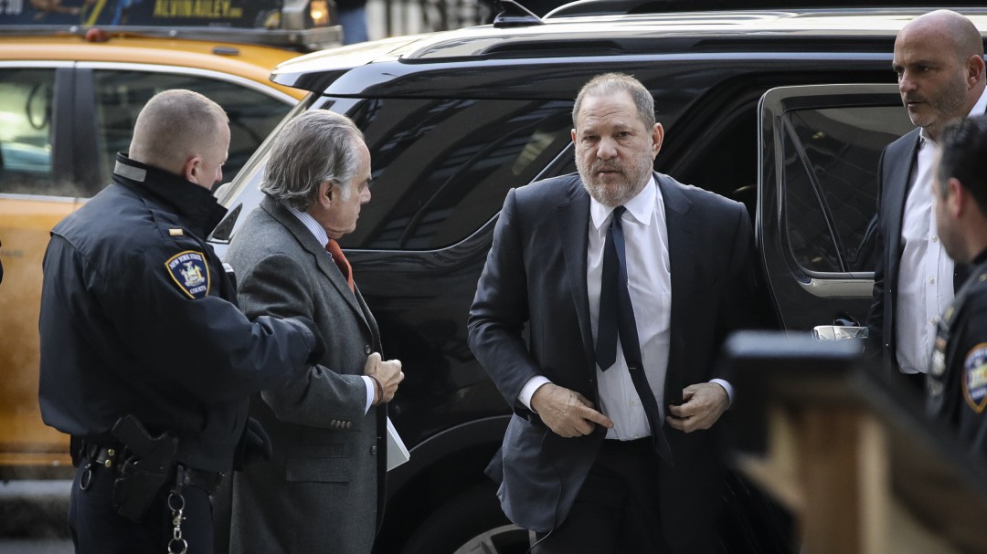 Juez mantiene el caso contra el productor de cine Harvey Weinstein