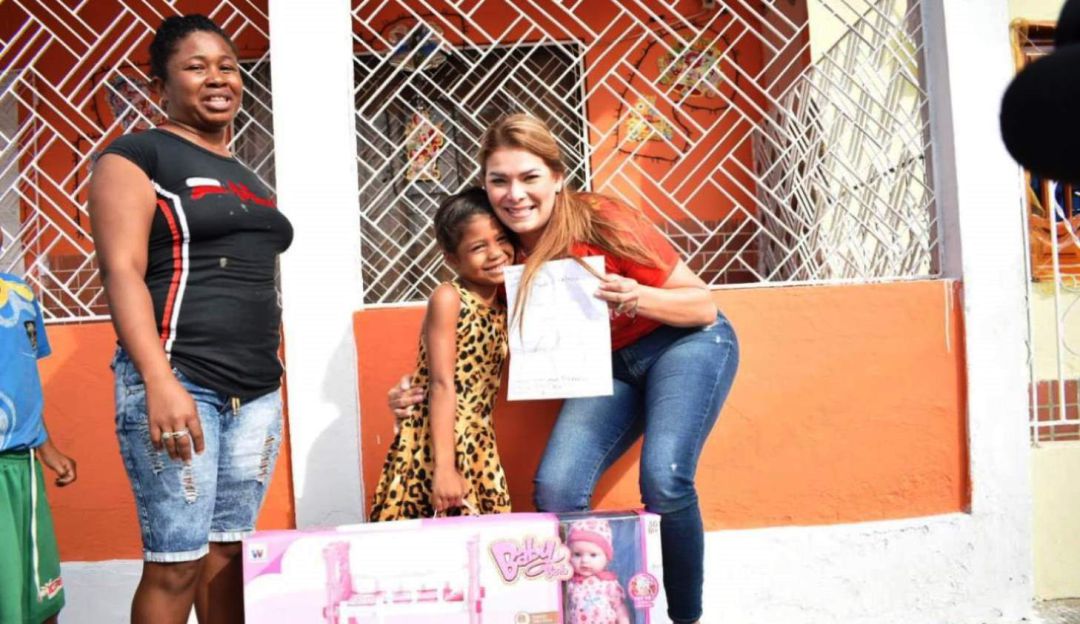 Primera dama de Cartagena llevó regalos a niños de diferentes comunidades: Primera dama de Cartagena llevó regalos a niños de diferentes comunidades