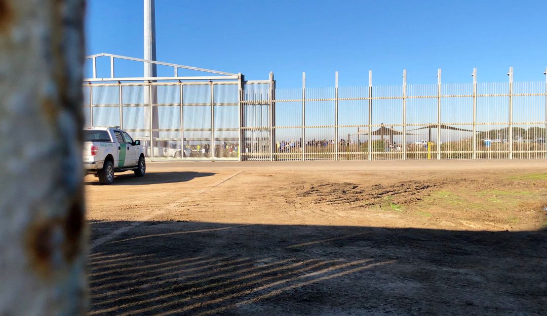 Cámara de EE.UU aprueba recursos para muro en frontera con México