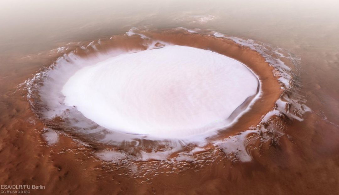 Vida en Marte: Descubrieron extraordinario cráter de hielo en Marte