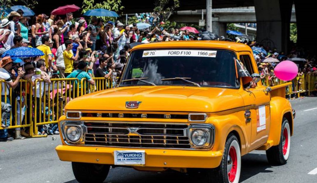 DESFILE DE AUTOS: Lo atractivo del desfile de autos clásicos y antiguos