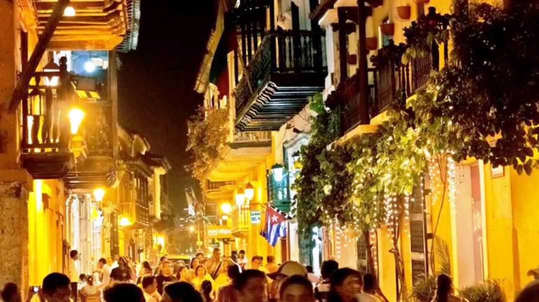 "No dormimos por las discotecas": residentes del Centro de Cartagena