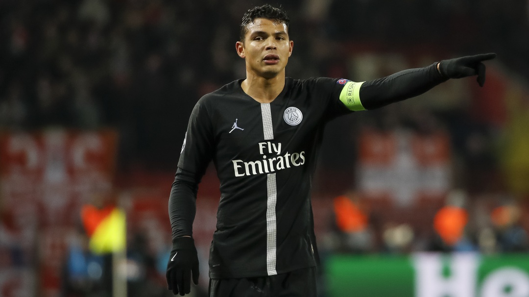 Mientras Thiago Silva jugaba con PSG, robaron un millón de euros de su casa