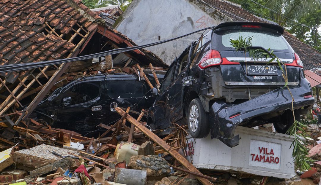 Tsunami Indonesia: La Comunidad Internacional se solidariza con Indonesia