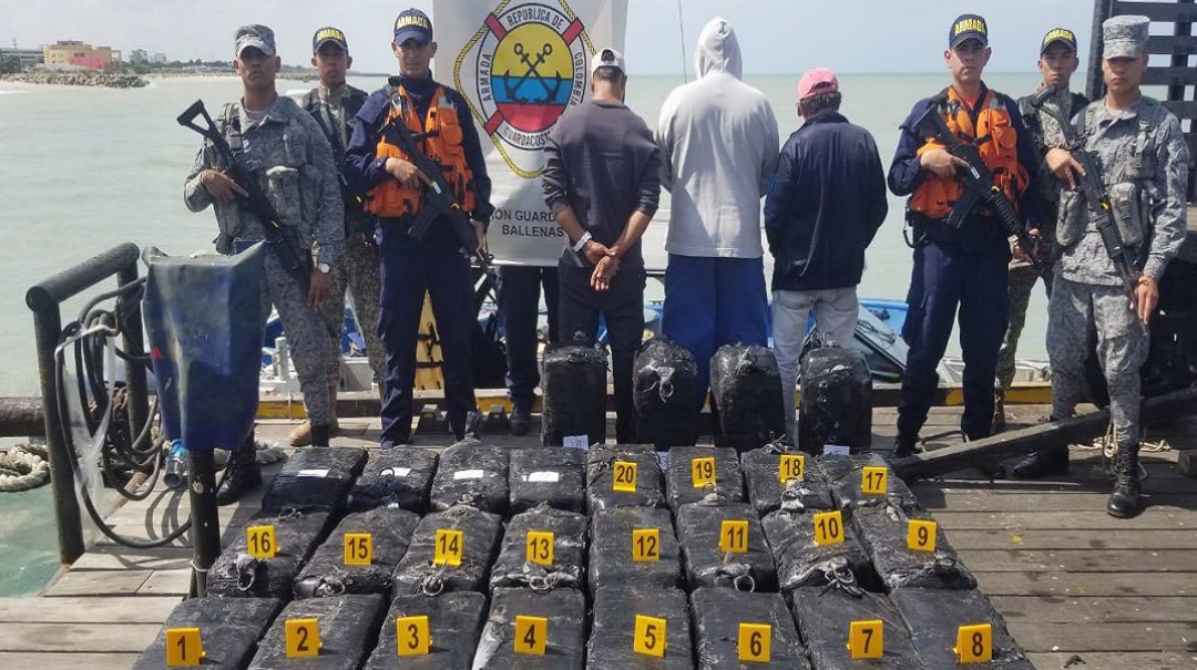Incautan una tonelada de cocaína durante operación en el mar