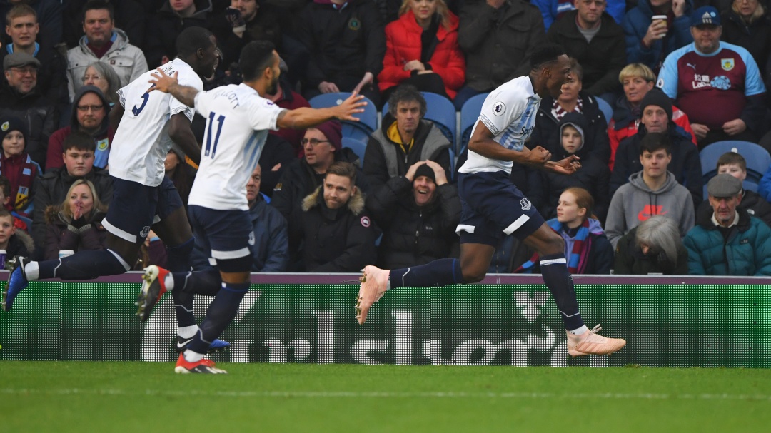 Yerry Mina, su primer gol y su primer baile en el fútbol inglés