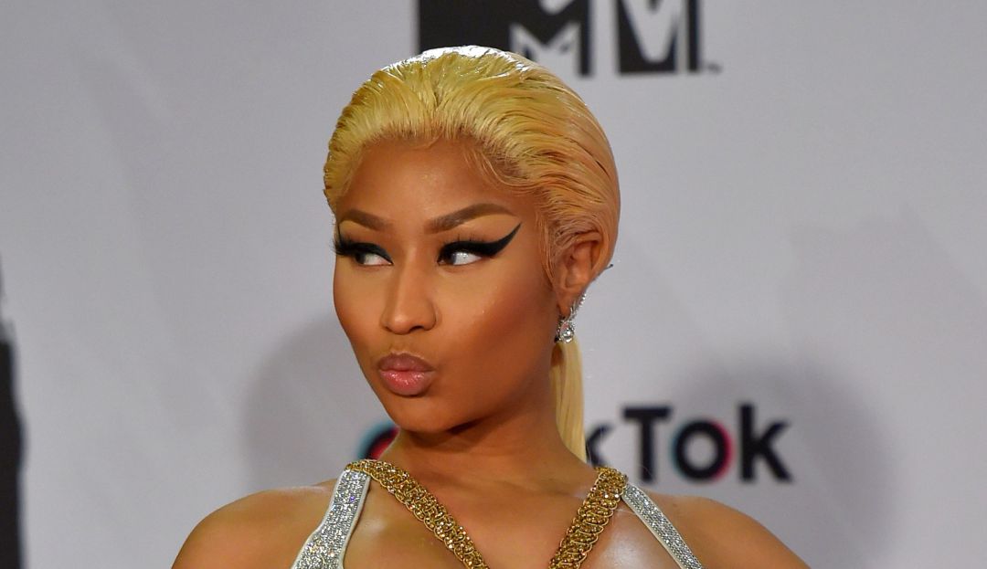 Nombre real de Nicki.: El nuevo novio de Nicki Minaj se tatúa su nombre en el cuello