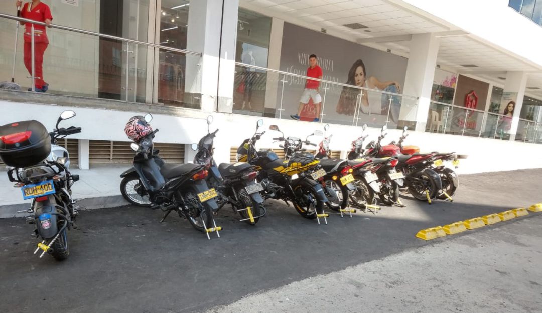 cepos a motocicleta en centro comercial de Bucaramanga: Escándalo por la colocación de cepos a motocicletas en centro comercial
