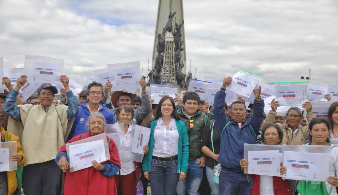 Directora de ANT, Myriam Carolina Martínez, en una entrega de tierras en Boyacá