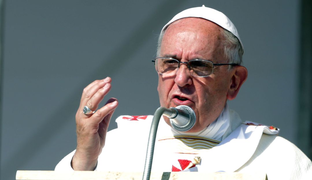 El papa condena el "insensato y brutal" atentado de Guiza y llama a la paz