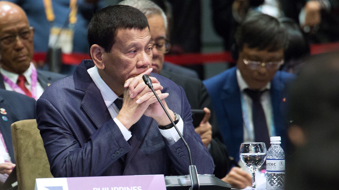 Piden la renuncia del presidente de Filipinas por reconocer agresión sexual