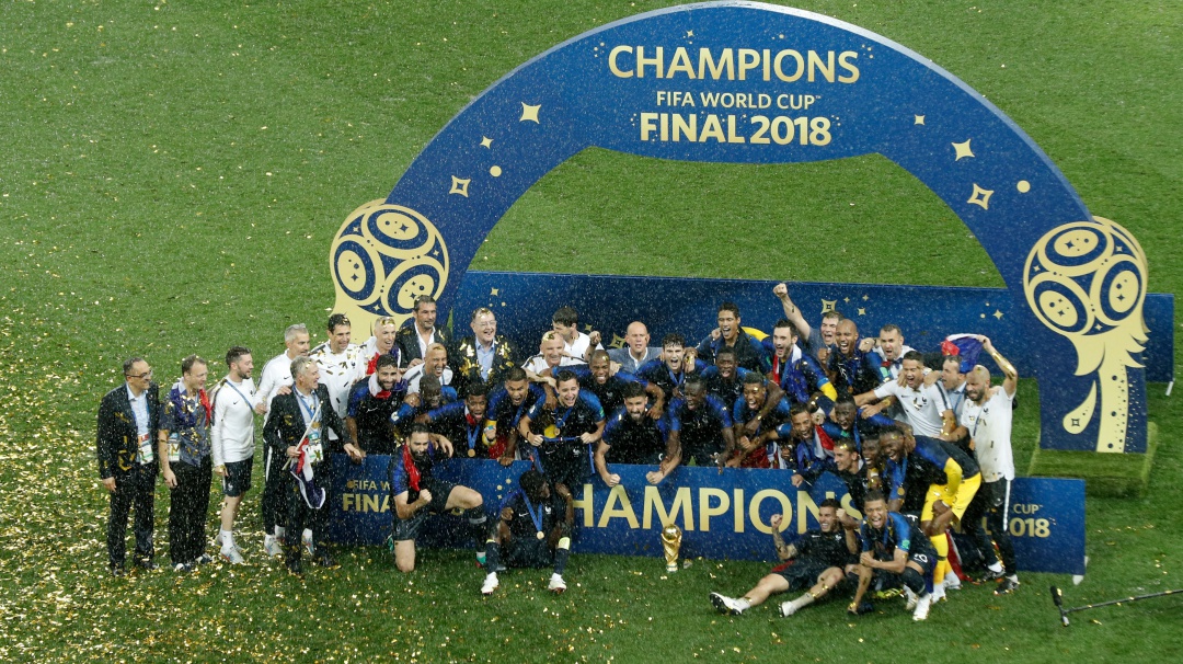 Los campeones del mundo reciben la más alta distinción oficial en Francia