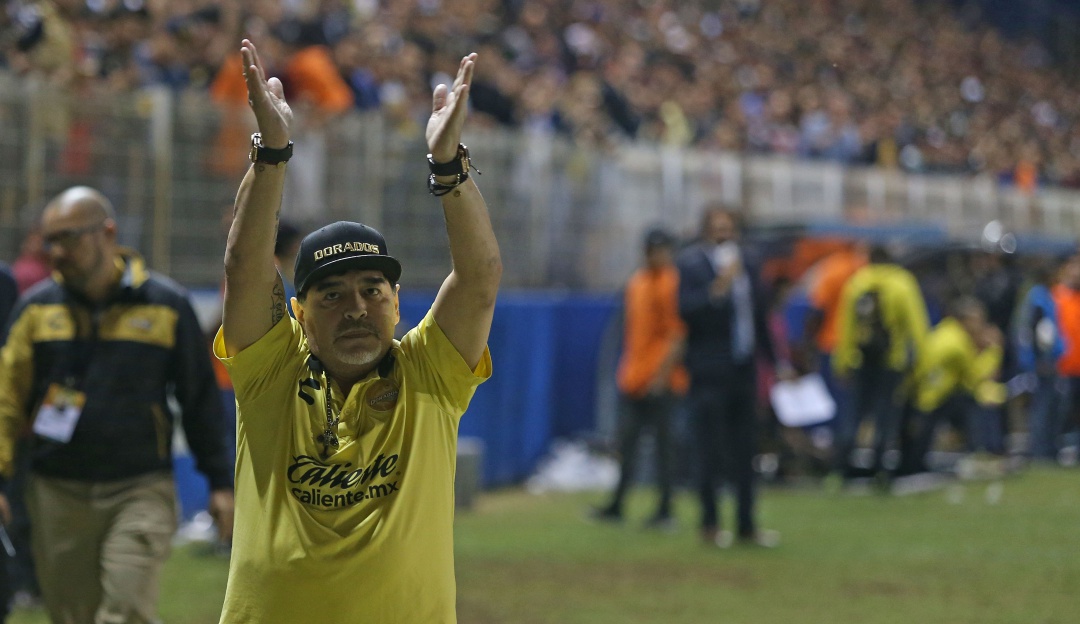 Diego Maradona seguirá siendo técnico de los Dorados de México