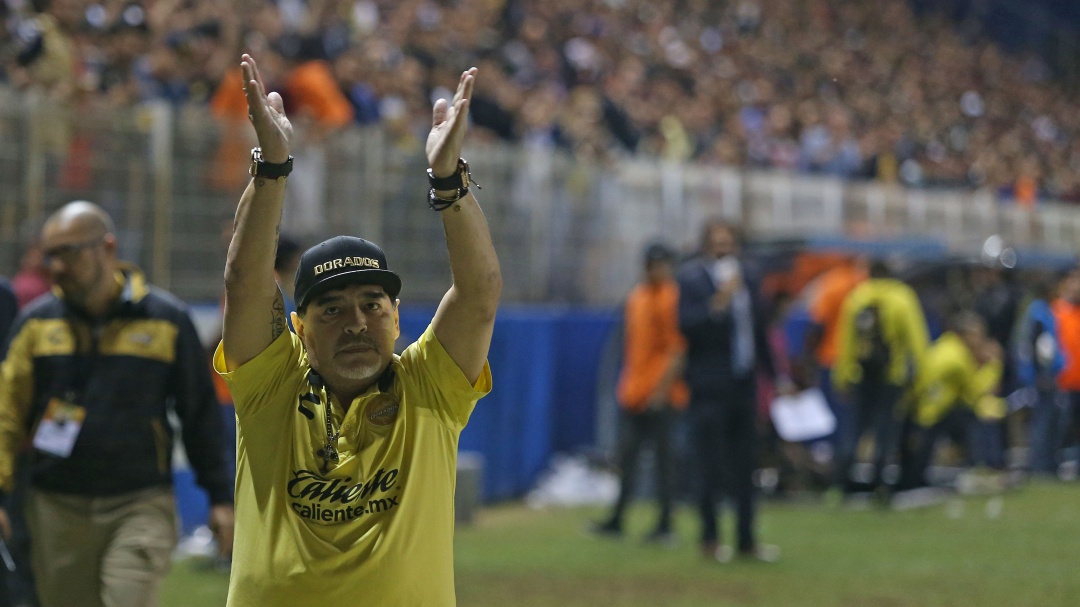 Diego Maradona seguirá siendo técnico de los Dorados de México