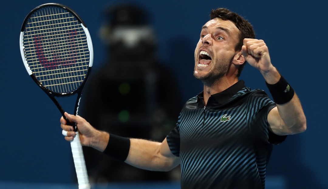 Bautista da la campanada y fulmina a Djokovic en Doha