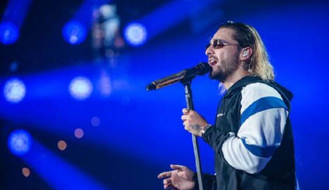 Las blancas nalgas de Maluma se roban el show en redes sociales