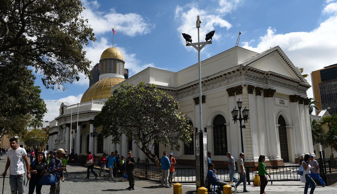 Artefacto explosivo marca inicio de período 2019 del Parlamento venezolano