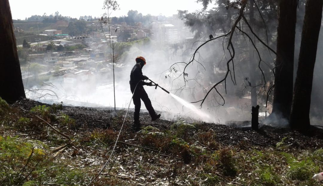 INCENDIO, UPB, MARINILLA, PROVOCADO, BOMBEROS, RESCATE, LECHUZA: Tercer incendio apagado en predios de la UPB en Marinilla