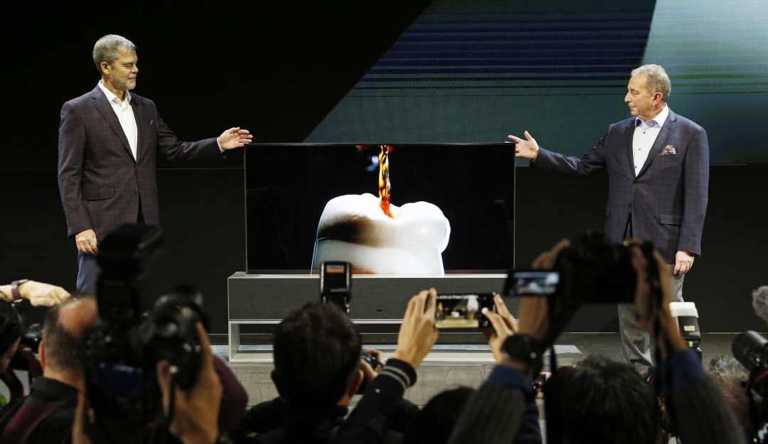 CES 2019 Televisor que se enrolla LG: Así es el nuevo televisor que se enrolla de LG