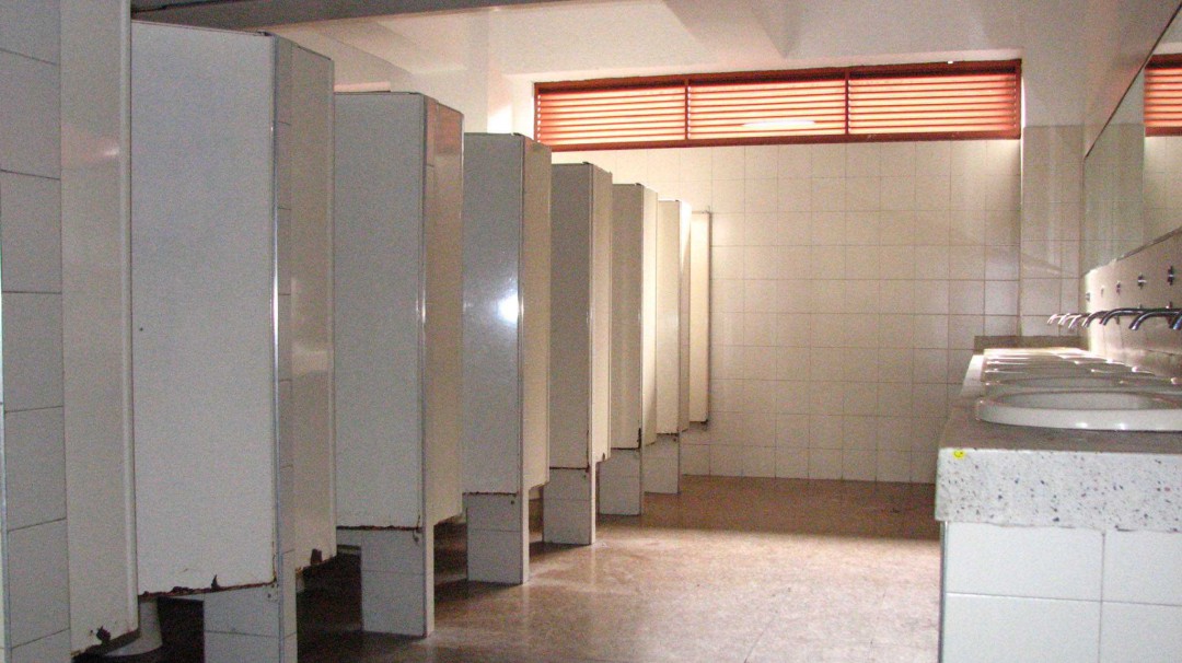 Con 3 baños públicos inicia plan piloto en Bogotá