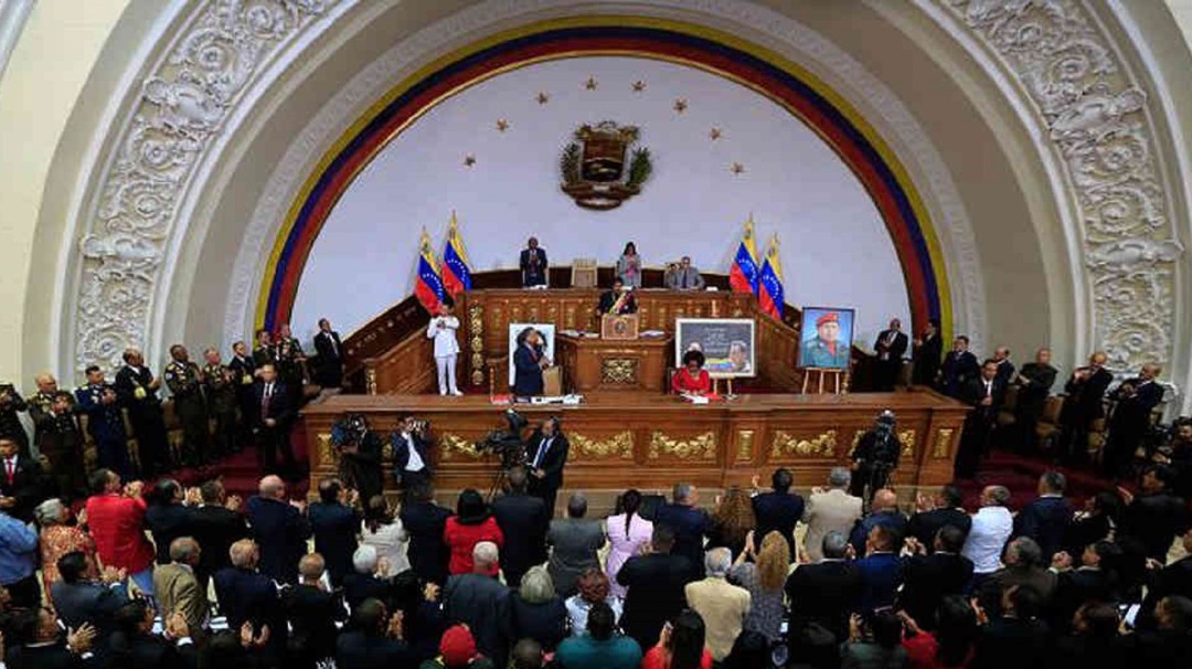 Asamblea venezolana inicia agenda legislativa contra Maduro