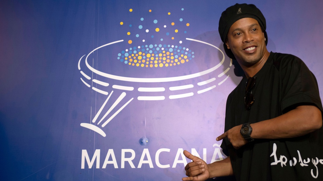 Ronaldinho recibe homenaje en el Maracaná y será parte del paseo de la fama