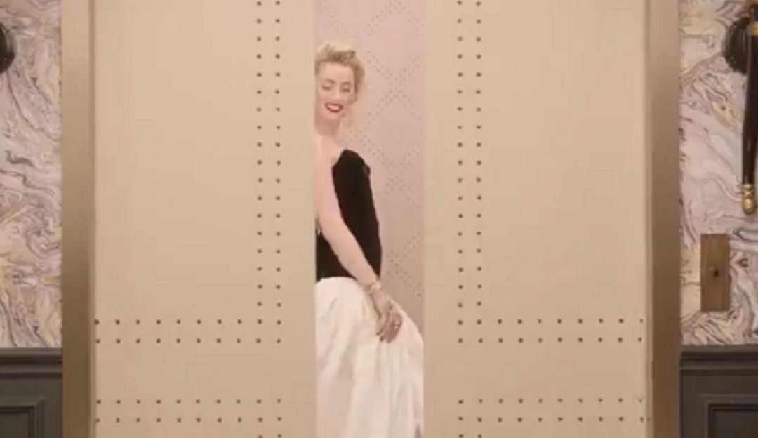Celebridades juegan en un ascensor.: Celebridades se divierten en un elevador durante los Golden Globes 2019